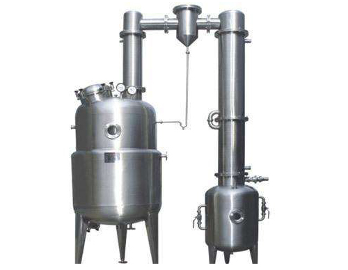 <b>主要用途： 主要適用于制藥、食品、化工等工業(yè)部門(mén)對液料的濃縮。并且亦能回收酒精和簡(jiǎn)單的回流提取。 結構： 本設備主要包括濃縮罐、第一冷凝器、汽液分離器、第二冷凝器、冷</b>