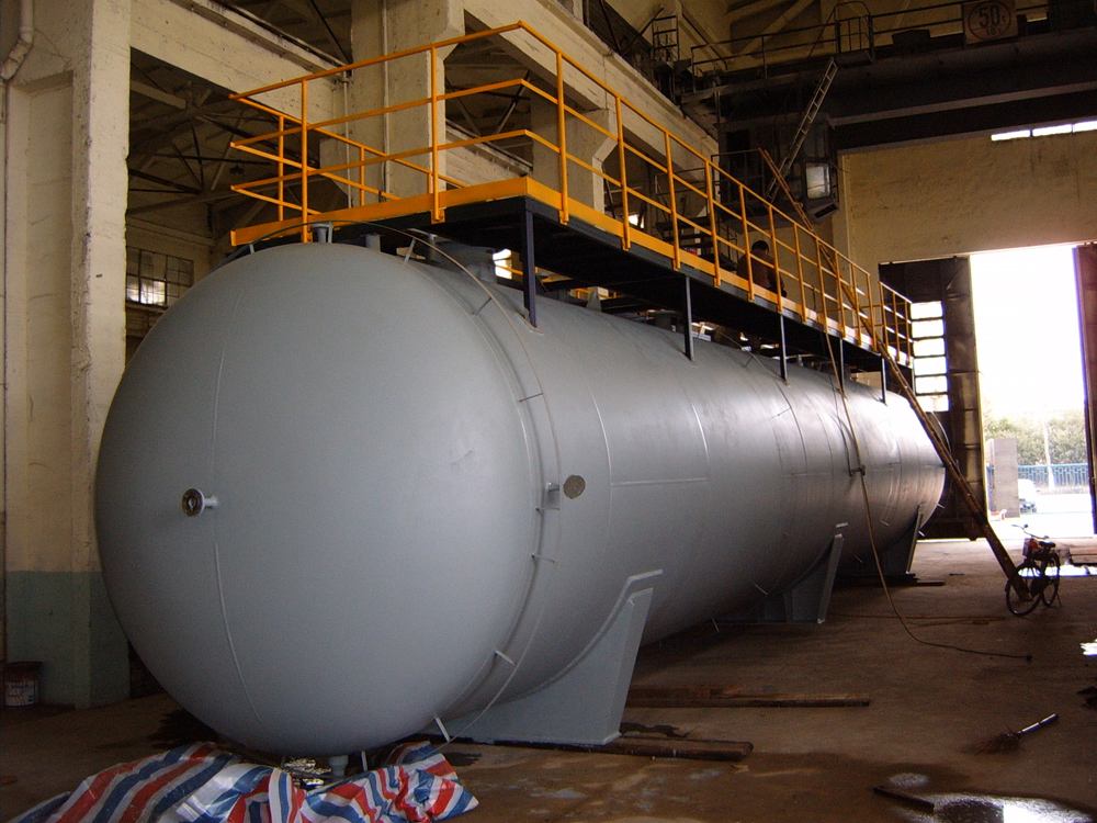 <b>合理選配鍋爐容量 對于鍋爐容量設計的選配，過(guò)去往往按規范要求，依據最大熱負荷來(lái)確定鍋爐容量，熱負荷的波動(dòng)只能通過(guò)鍋爐燃燒來(lái)調整相匹配，不但加大了成本投資，而且鍋爐常</b>